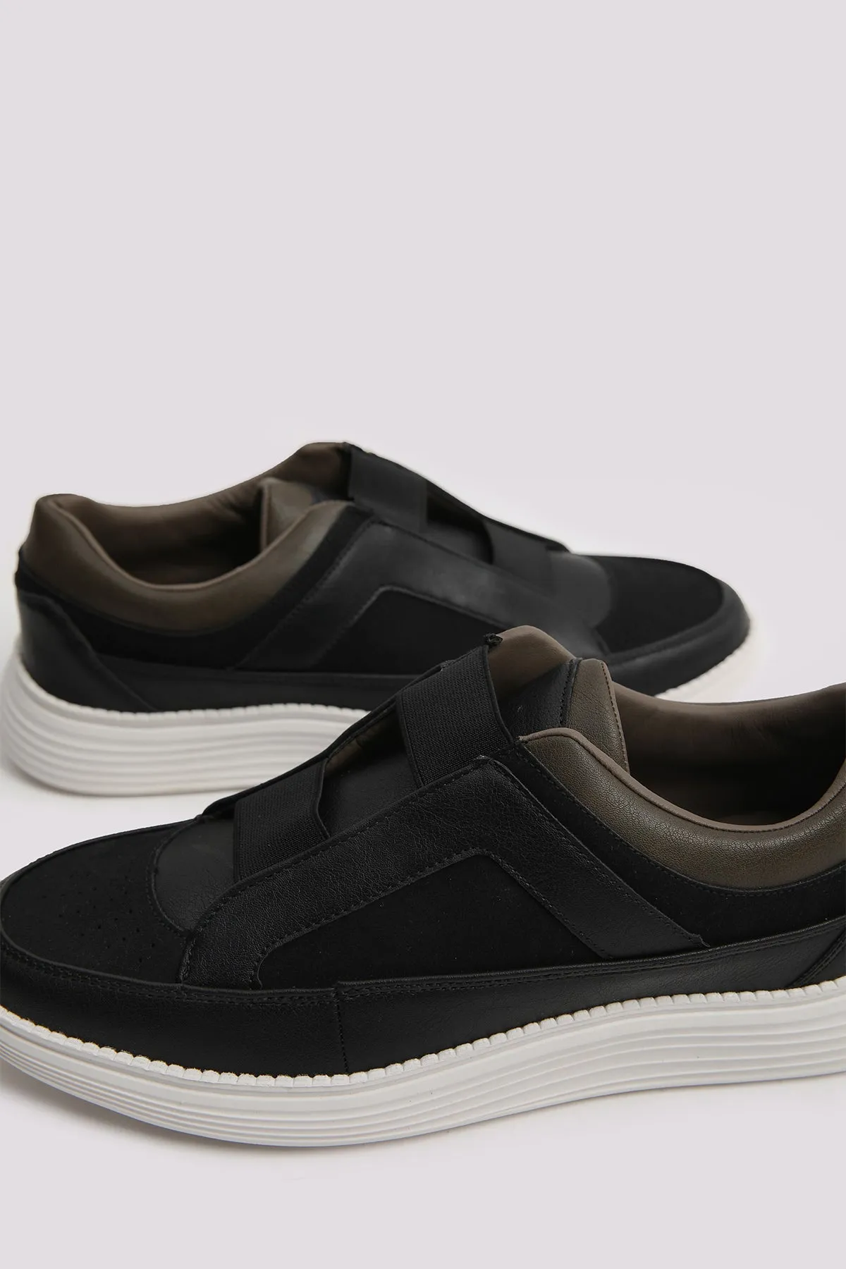 EASY WEAR BLACK SNEAKERS