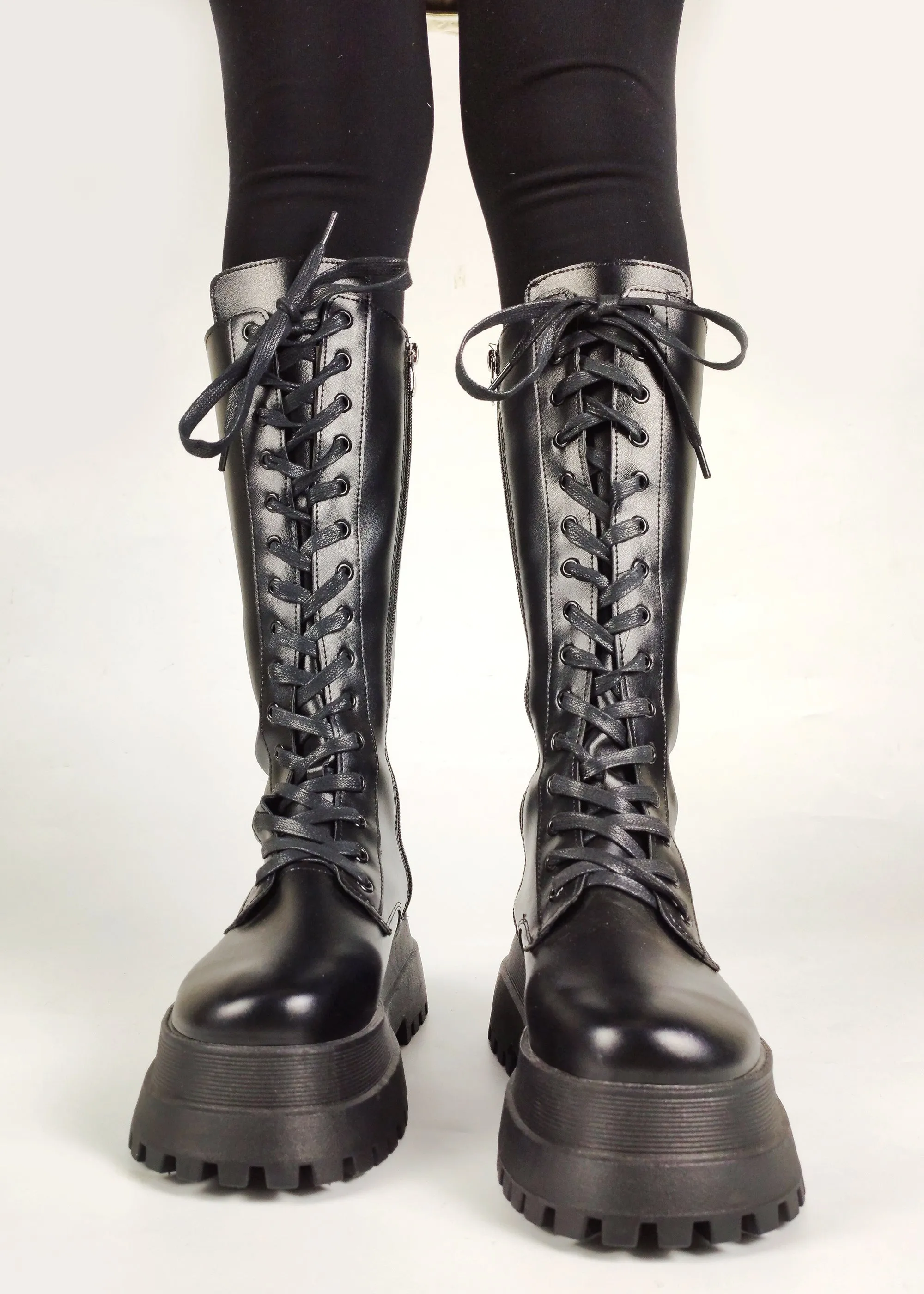 HIGH LEATHER BOOTS