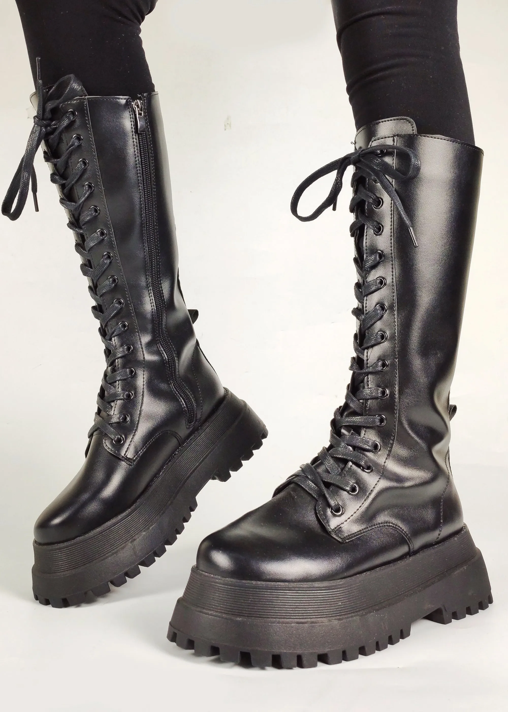 HIGH LEATHER BOOTS