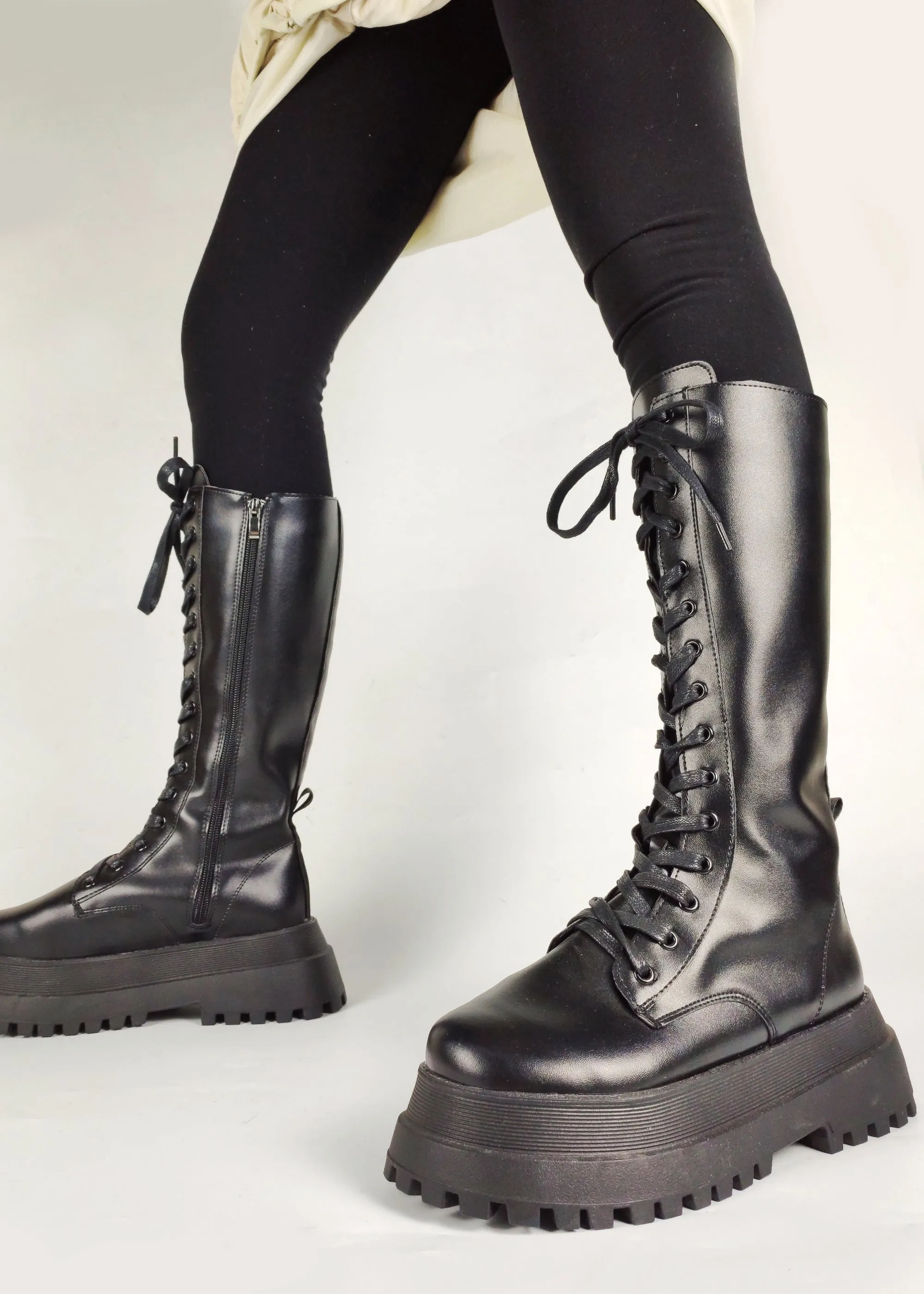 HIGH LEATHER BOOTS