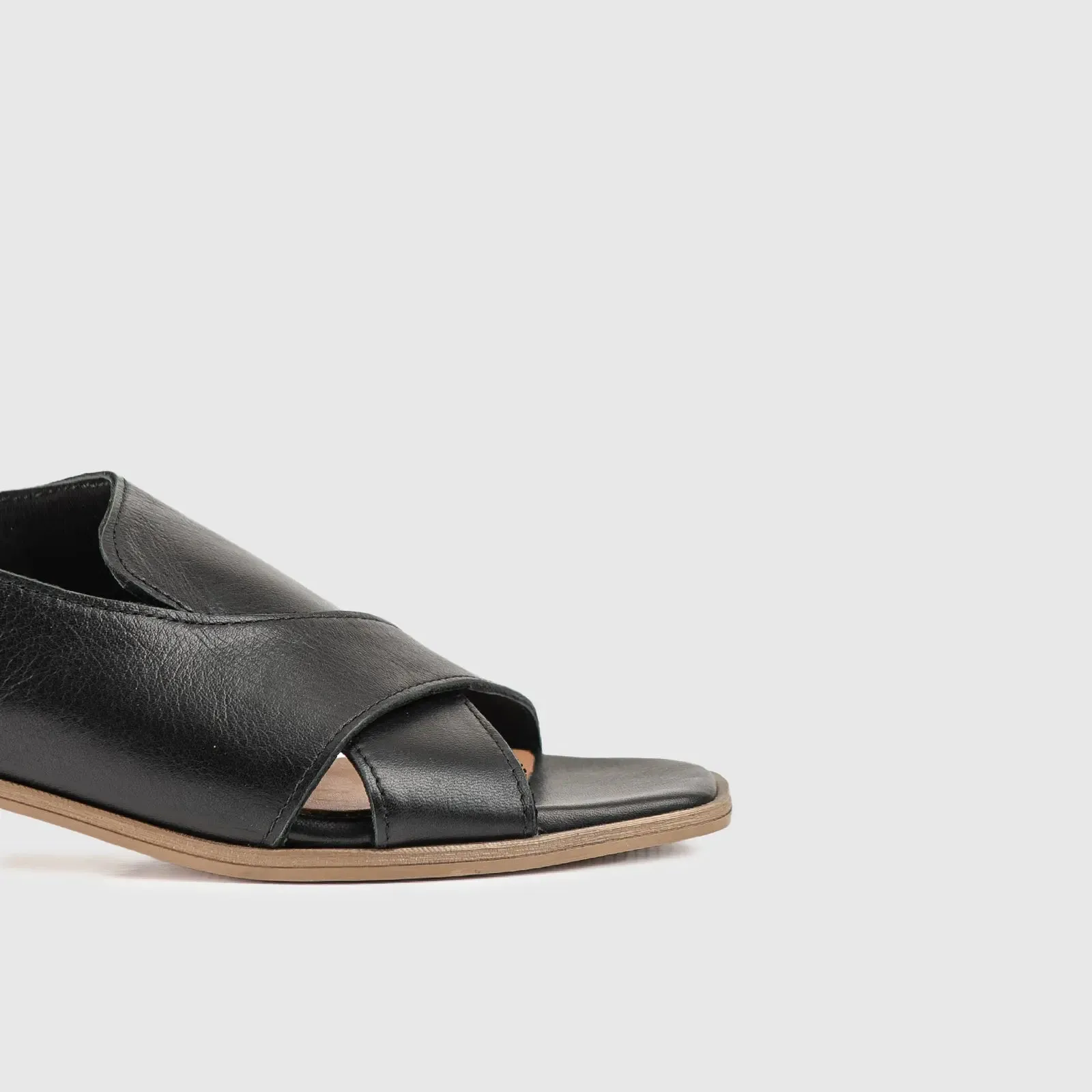 Leather Comfort Block Heel Sandal 8516 Black
