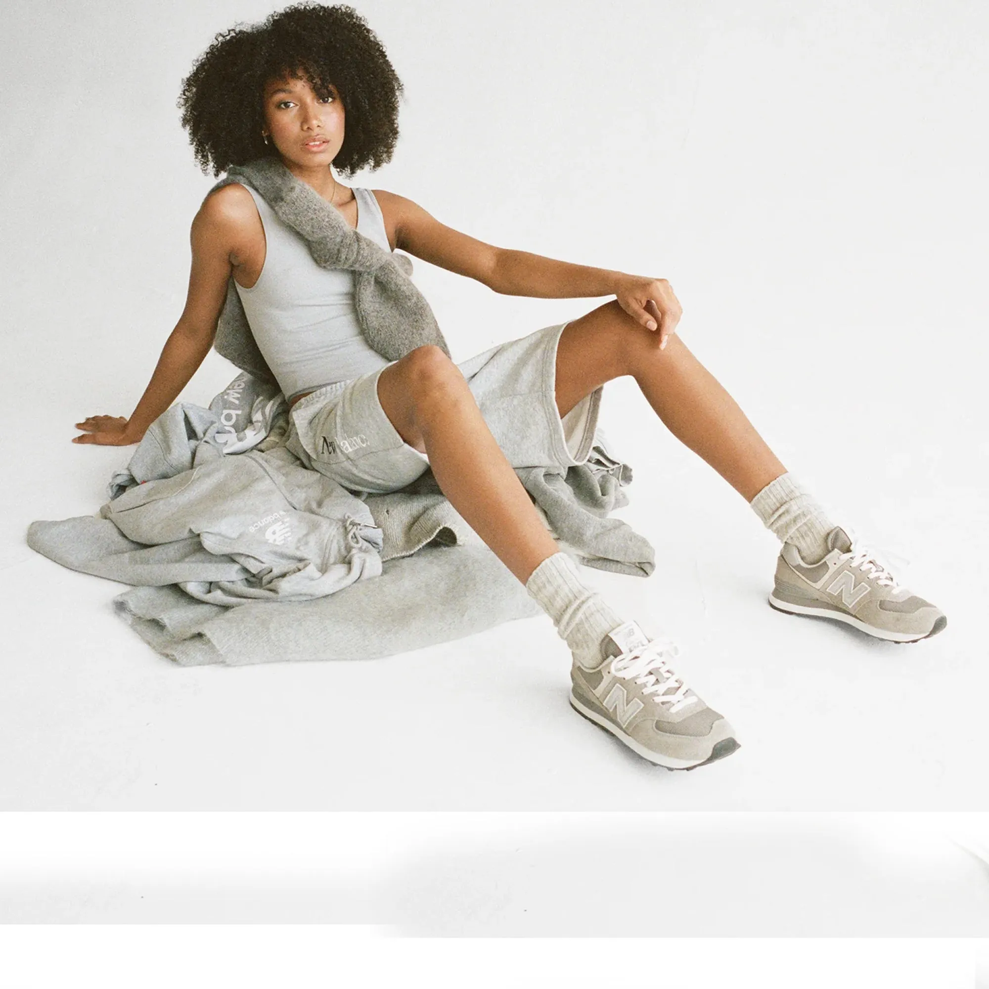 New Balance | WMN'S 574 { GREY/WHITE