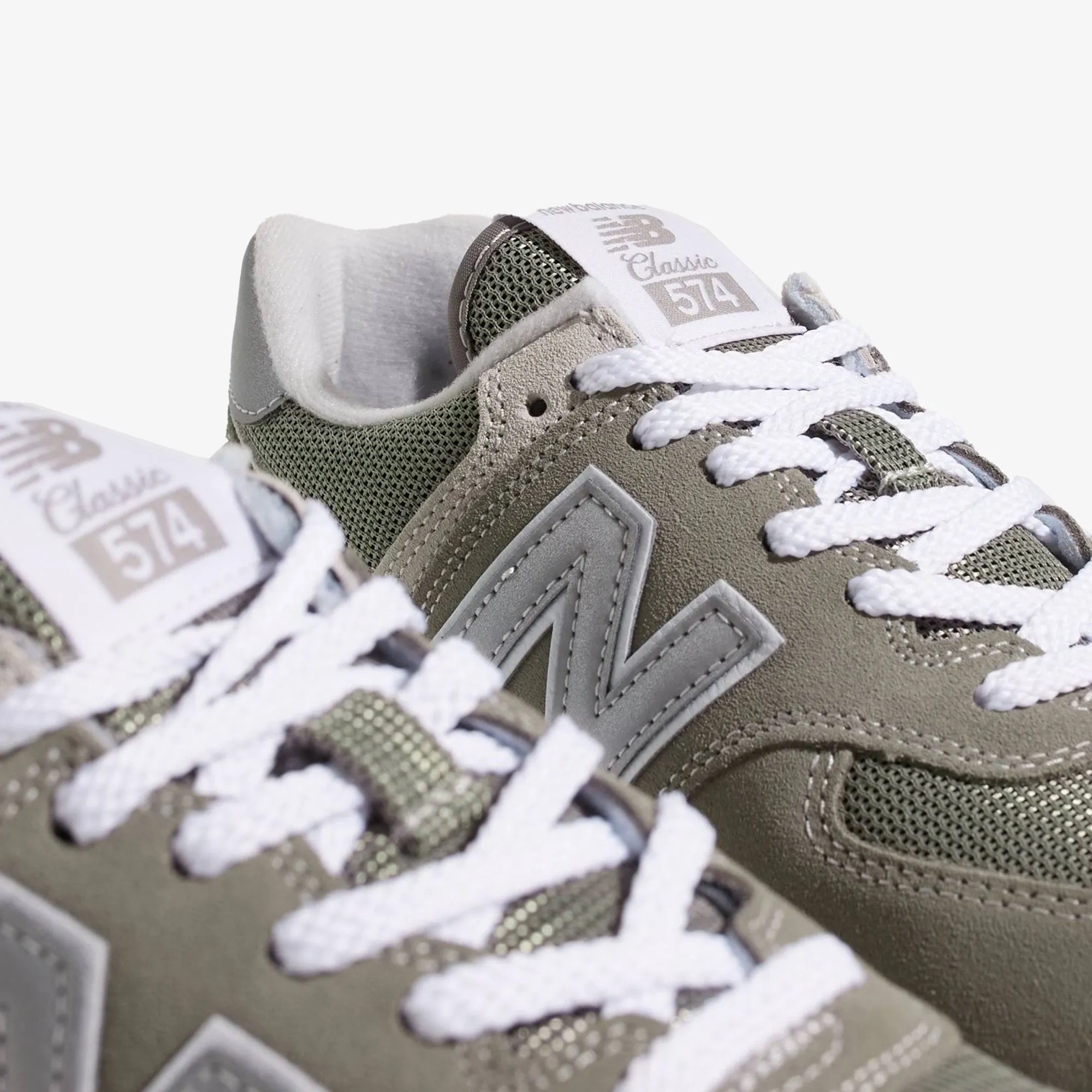 New Balance | WMN'S 574 { GREY/WHITE